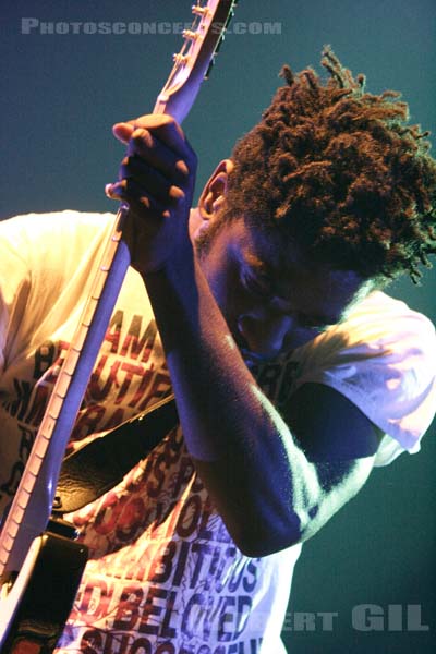 BLOC PARTY - 2005-11-14 - PARIS - Zenith - Rowland Kelechukwu Okereke